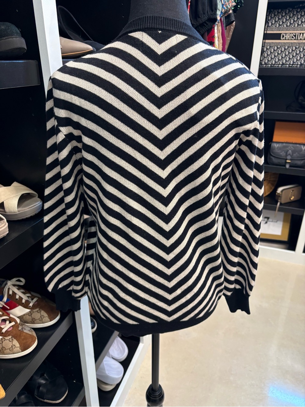 🆕🎉NWT Striped Chevron Crewneck Sweater in Black and Cream - Picture 3 of 9